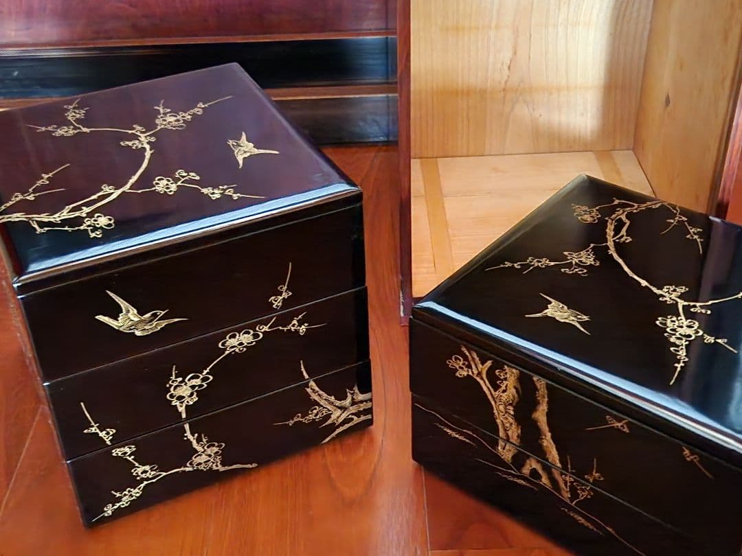 k*o様 蔵出し品！漆器 重箱 金箔装飾 5段　ケース付き