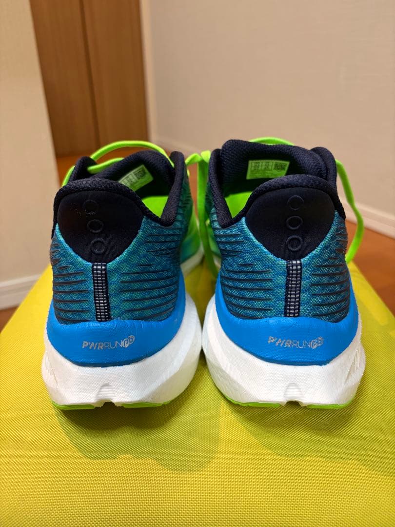 【新色・ほぼ新品】サッカニー エンドルフィン スピード5 28.5cm