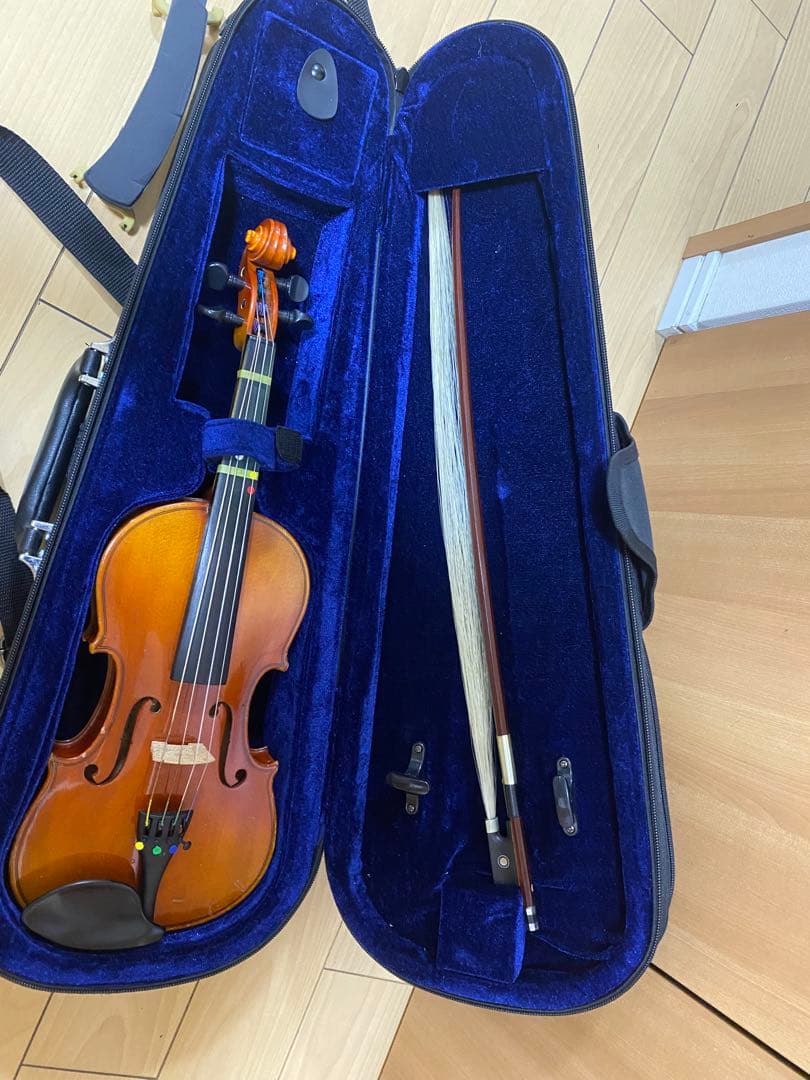 バイオリン本体とケース、弦付き1/8