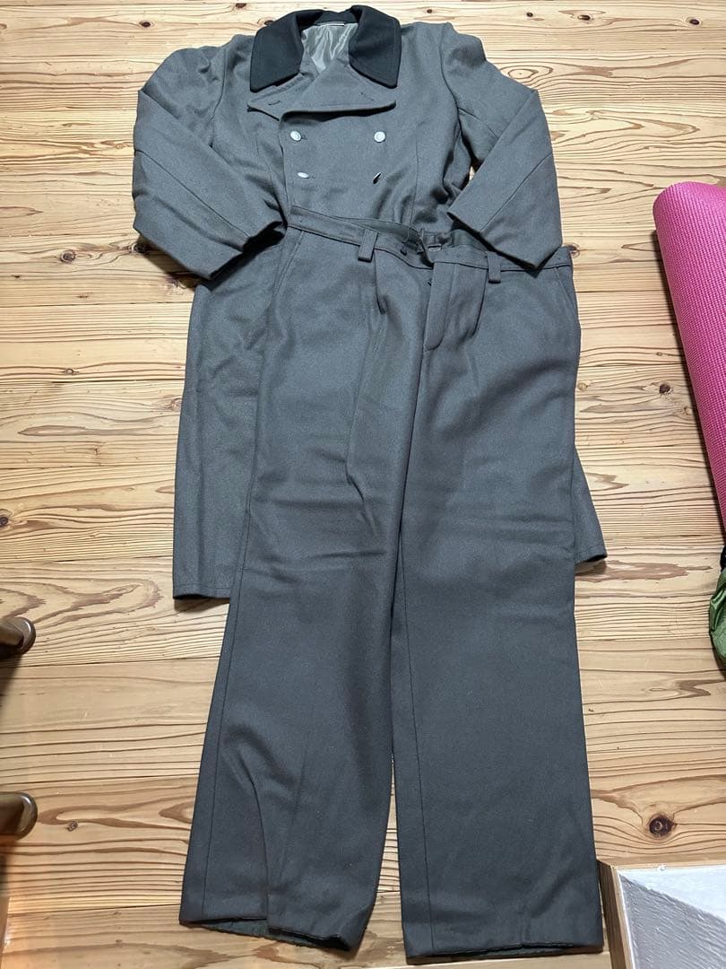 旧東ドイツ軍（国家人民軍）将校用コートトラウザーセットデッドストック1977製