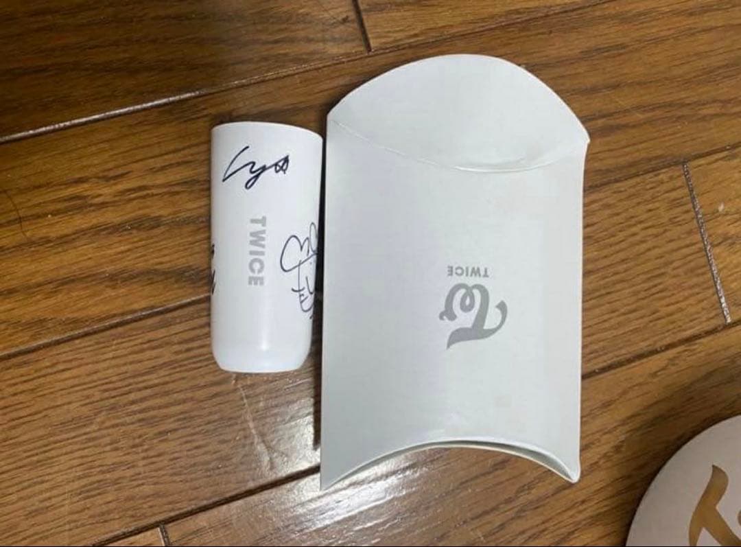 TWICE ペンライト　全員サイン入り