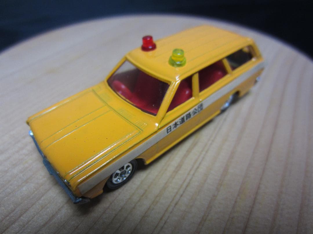 黒箱トミカ／日本道路公団パトカー／ 日産セドリックバン（２Cホイール）