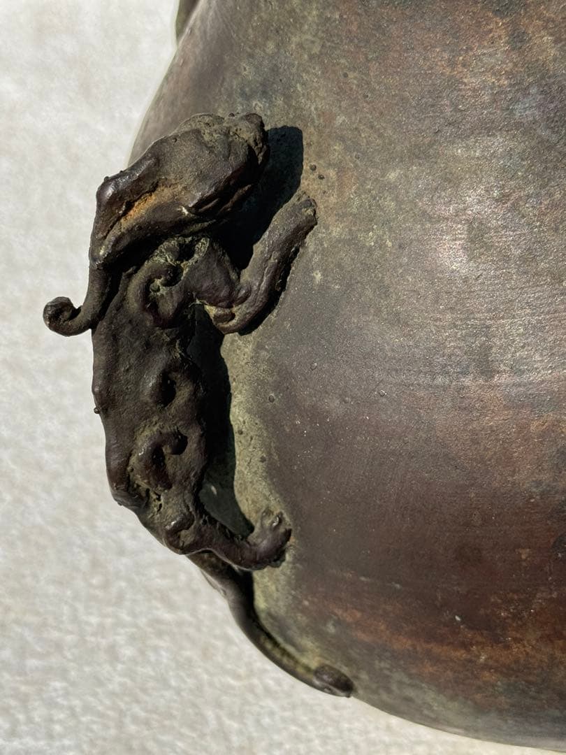 ブロンズ製花瓶 ドラゴンモチーフ