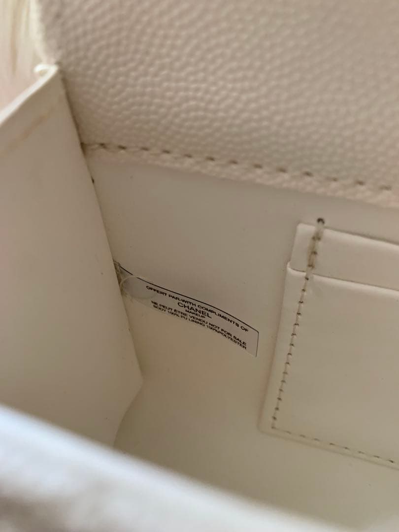 CHANEL〈シャネル〉ノベルティ　ホワイト ショルダーバッグ　ホワイトシャドー