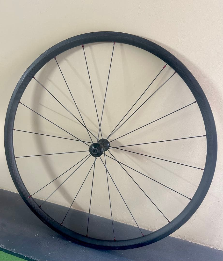 鬼軽な0.50g！【カーボンホイール前輪】スポーク外れ品