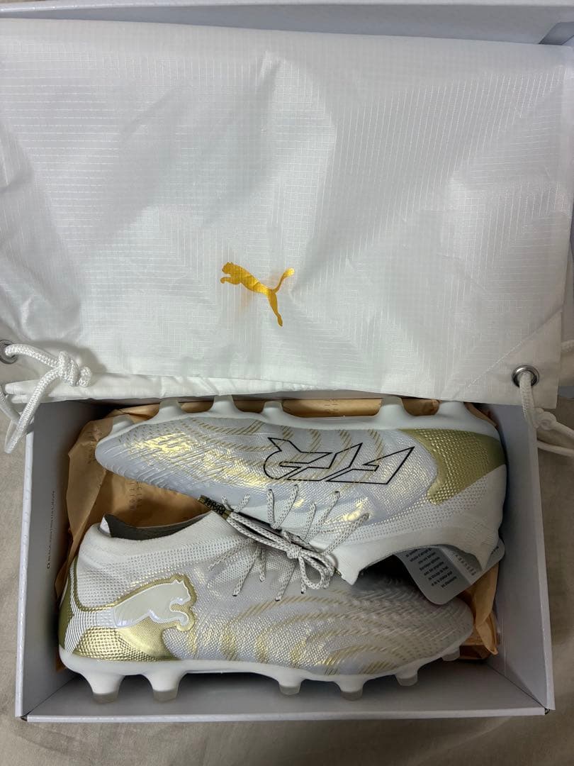 サッカースパイク　フューチャー アルティメット　HG