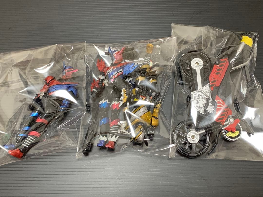 仮面ライダービルド 創動 40体+αセット(組立済ジャンク品)
