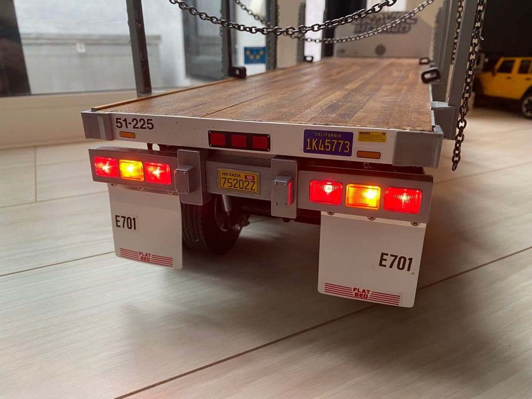 タミヤ 1/14フラットベッドセミトレーラー 積載パイプ付