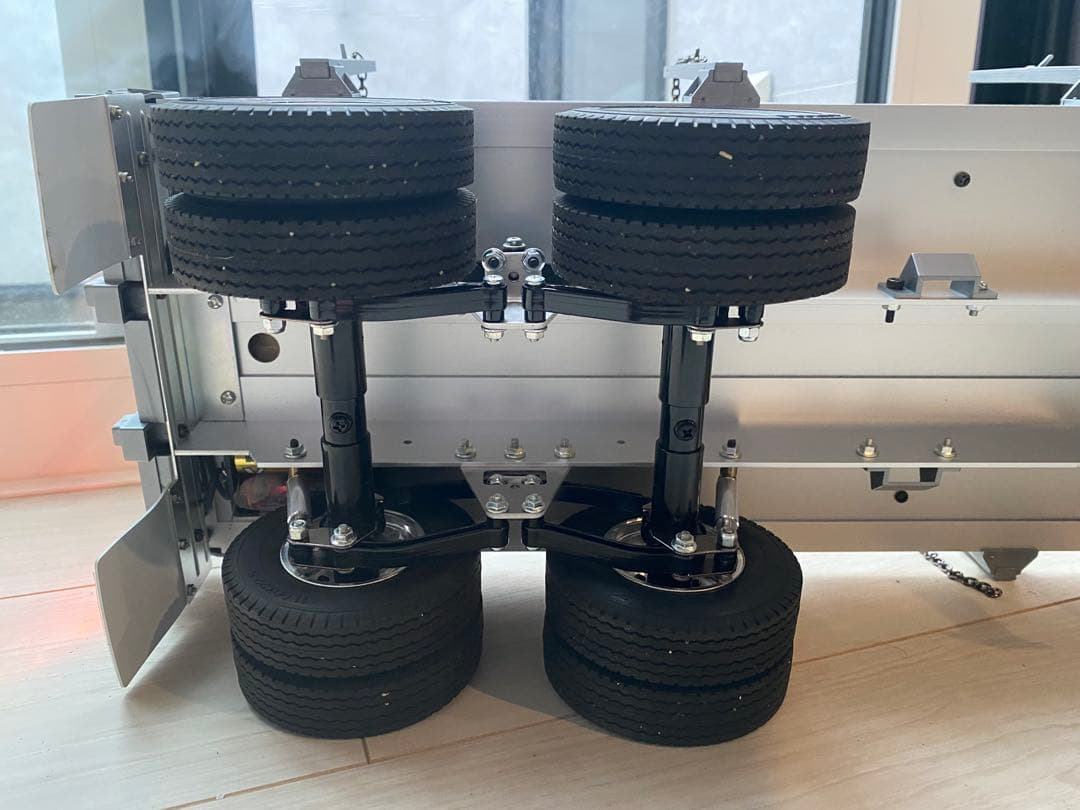 タミヤ 1/14フラットベッドセミトレーラー 積載パイプ付