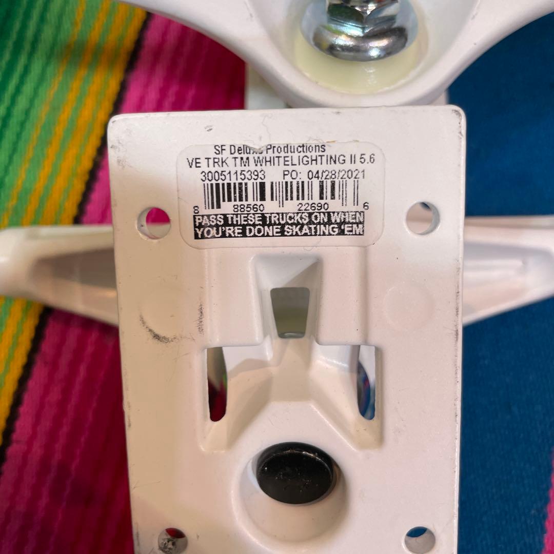 ベンチャー　5.6 ホワイト スケートボード トラック