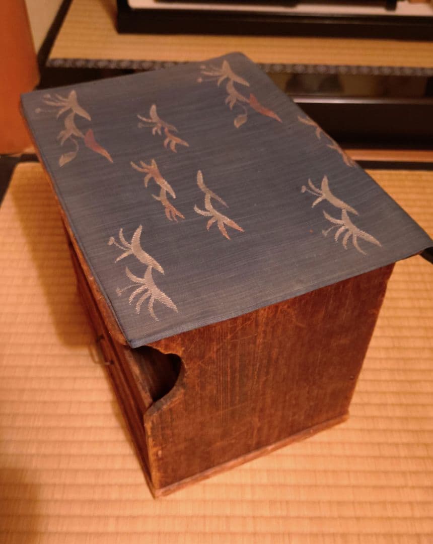 桐製収納付き稽古用譜面台　三味線　謡曲　 布張り天板