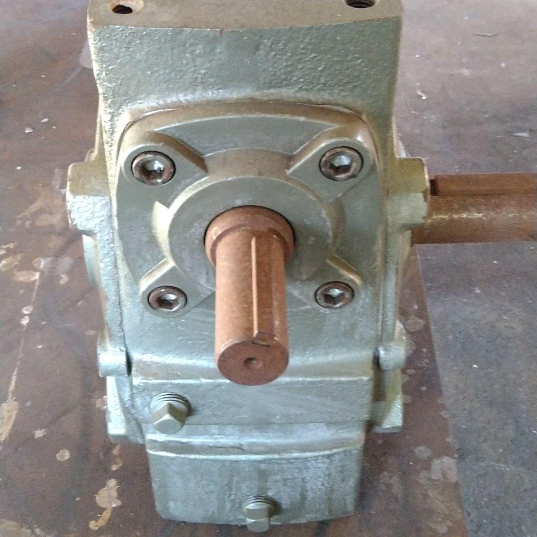 ウォーム減速機