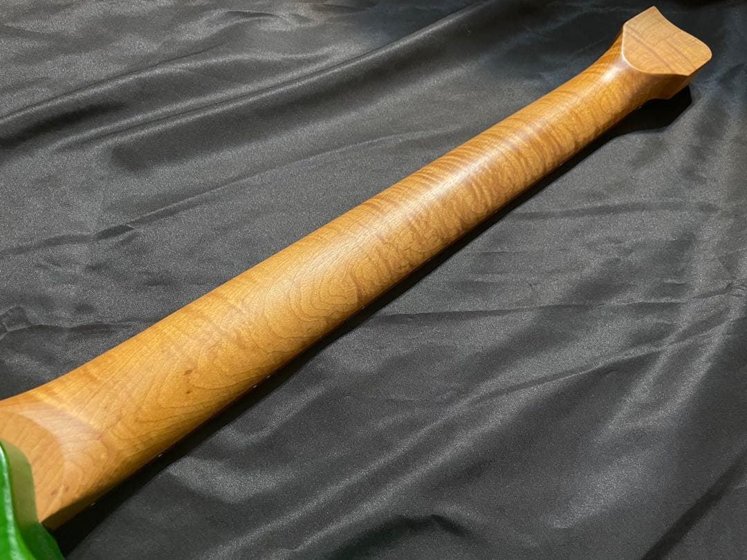 K*K様 ノーブランド ヘッドレスギター ★ グリーンサンバースト