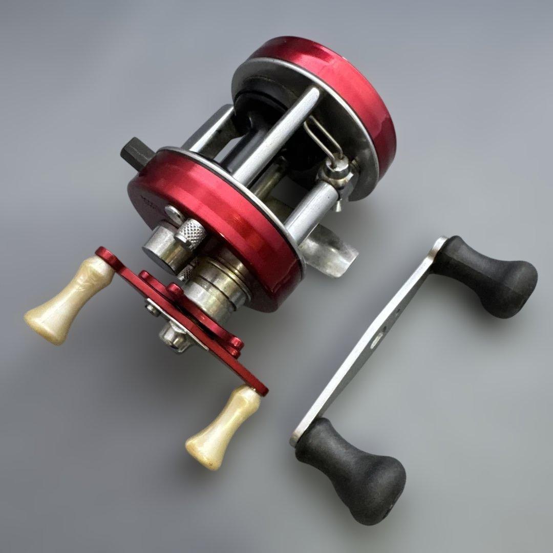 ABU 2500CIレッド　ワンオーナー超美品　試し投げ以降未使用