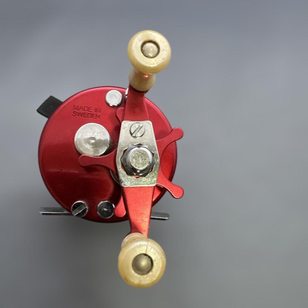 ABU 2500CIレッド　ワンオーナー超美品　試し投げ以降未使用