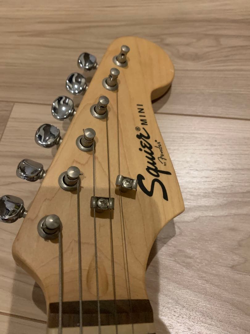 Squier miniレッド