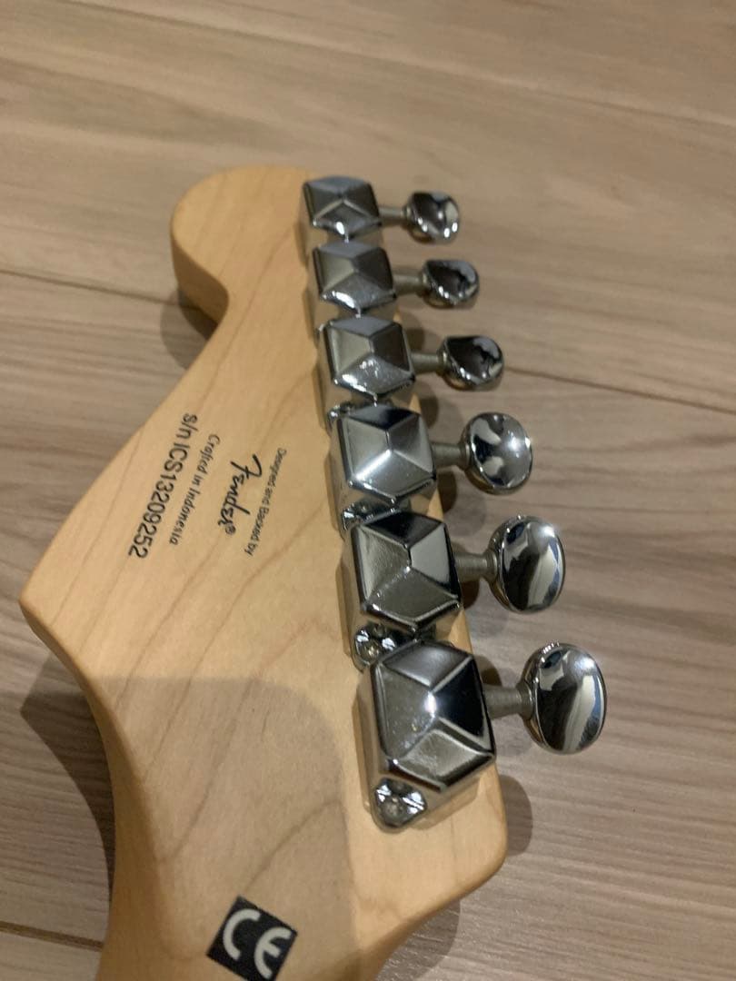 Squier miniレッド