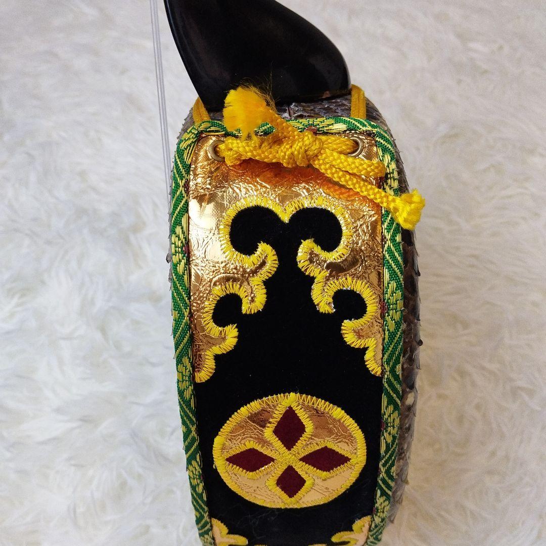 沖縄三線 蛇皮 本皮 強化張り 真壁型 ハードケース 鍵付 黒塗り