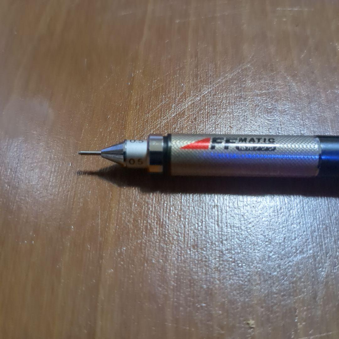 製図用 三菱 hi-uni M5-3051FF シャーペン ハイユニ 黒 指先