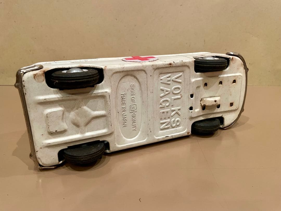 【Volkswagen】 フォルクワーゲン アンビュランス855ミニカー ブリキ