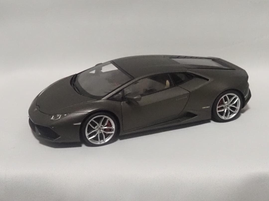 AUTOart Lamborghini Huracan LP 610-4 グレイ