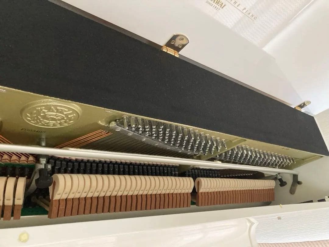 カワイ アップライトピアノ K300 （ホワイト）〜 黒鍵改良品 [黒檀]