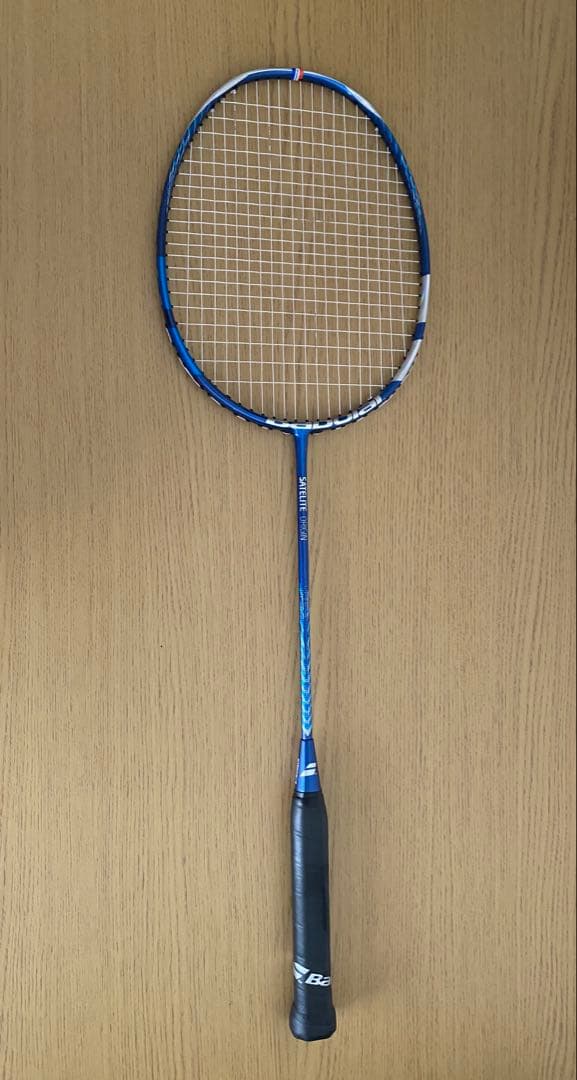 バボラ⭐︎バドミントンラケット 新型サテライトオリジン　エクスボルトストリング付！