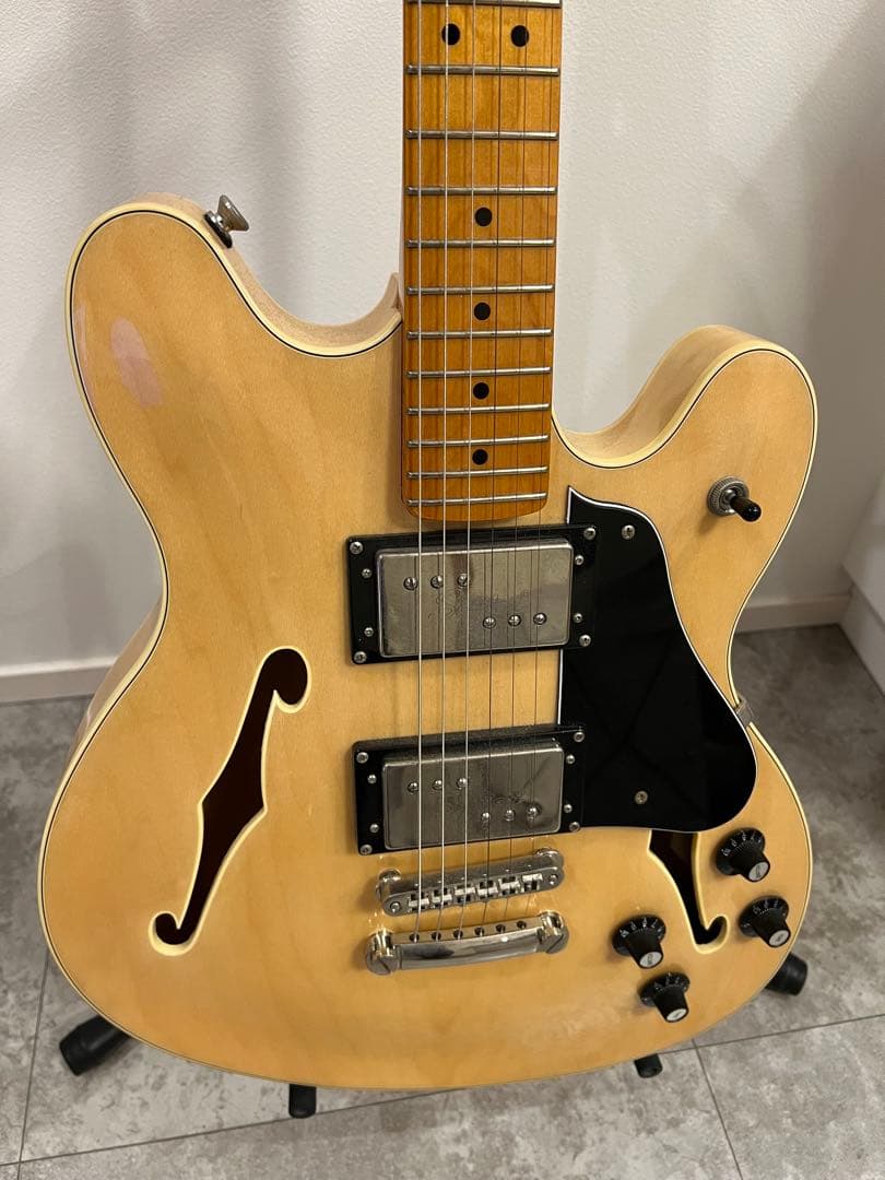 Squier Starcaster セミホロウボディギター