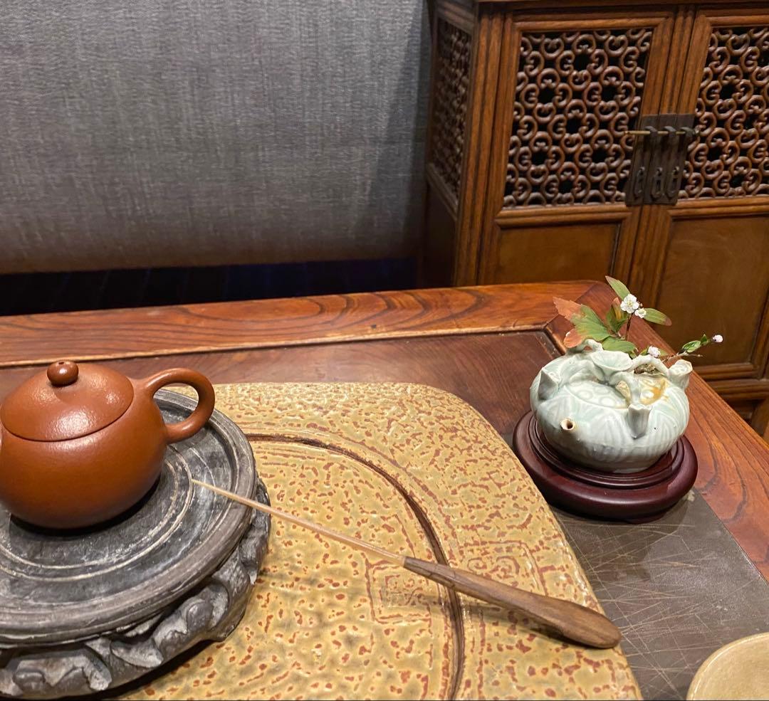 青白磁　水滴　蓮の花　鑑賞台付　　　一輪挿し　ヴィンテージ　レア