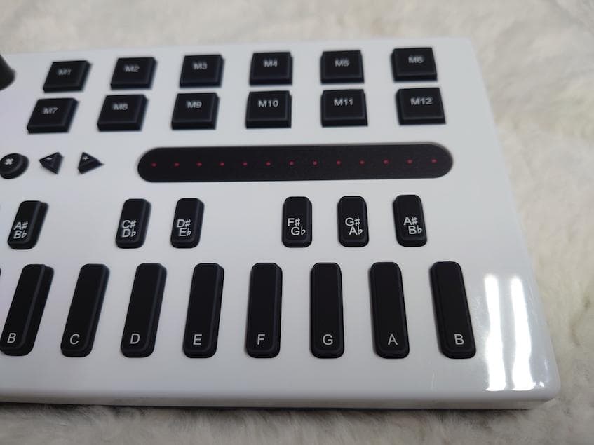 ISLA Instruments KORDBOT　MIDIキーボード