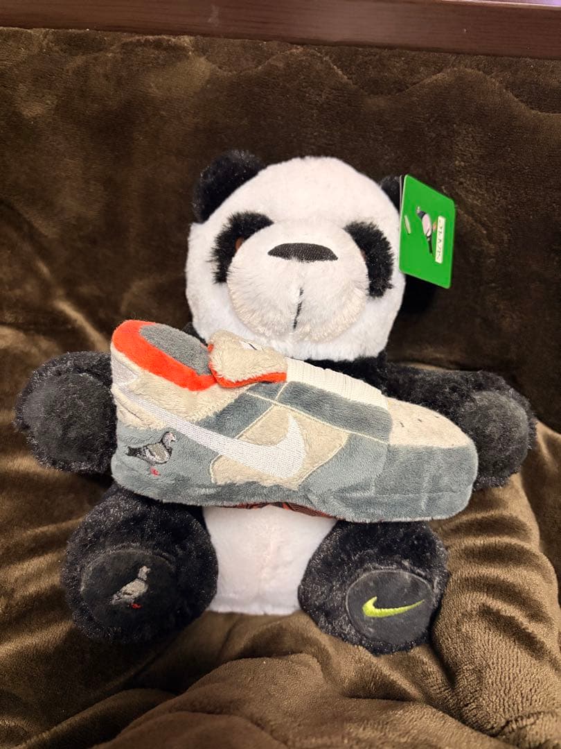 staple nike pigeon コラボ　パンダ　ぬいぐるみ