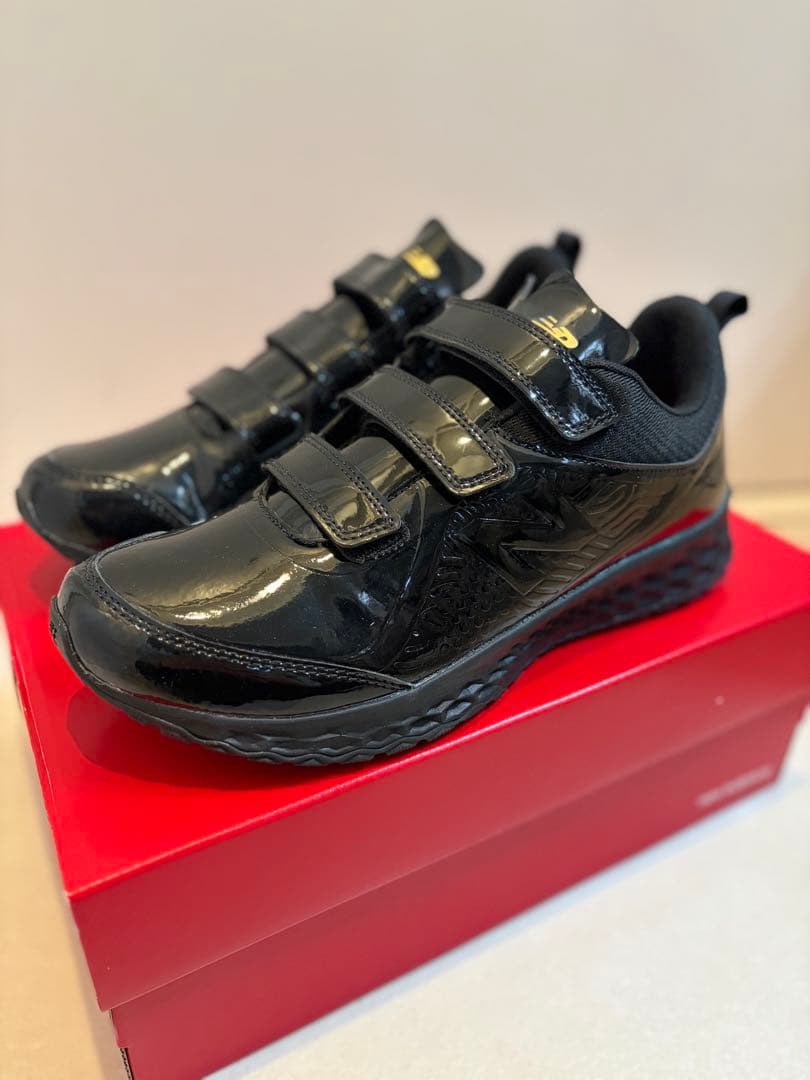 【新品未使用】ニューバランスTJ80 AK2 トレーニングシューズ　黒　光沢