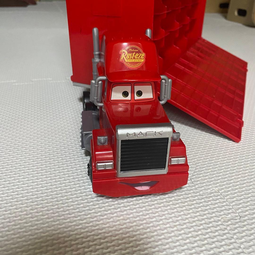 【廃盤】カーズ トラック 24台収納　たくさんのせよう! 大きなマックトレーラー