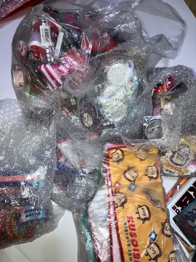 ゴールデンボンバー グッズたくさん大量セット バッジ アクスタ タオルなど