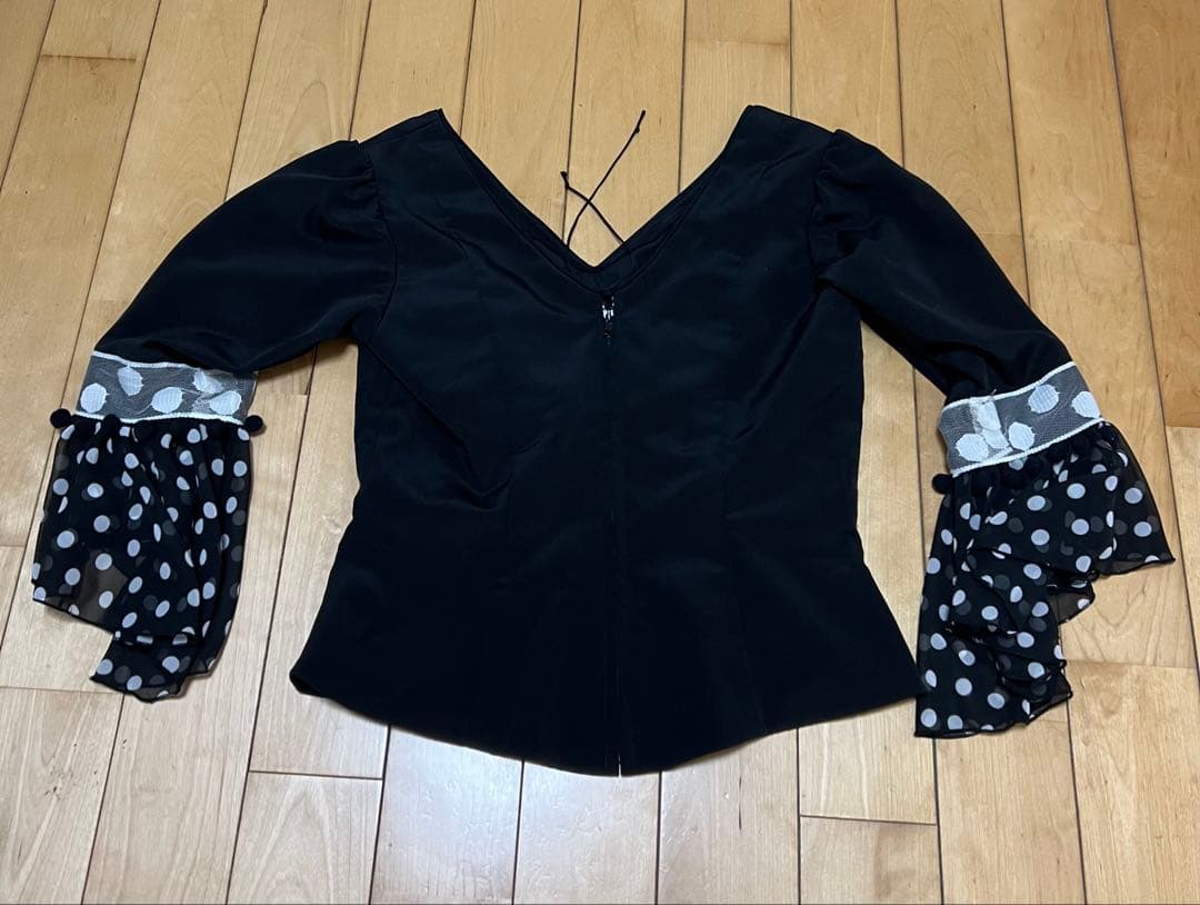 フラメンコ用ドット柄Vネックトップス