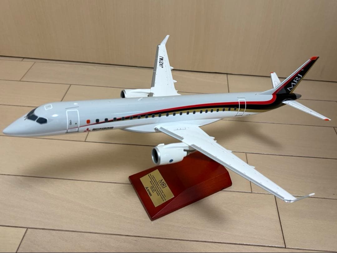 三菱航空機 MRJ90 JA21MJ 1:100 模型