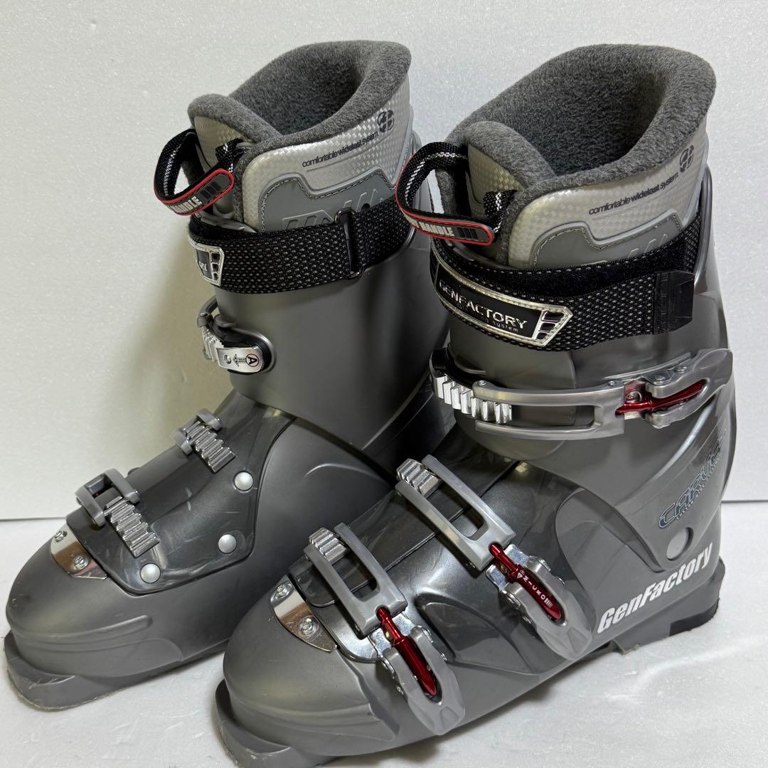 28ＣＭ　サイズ9 GenFactory スキーブーツ グレー　初心者