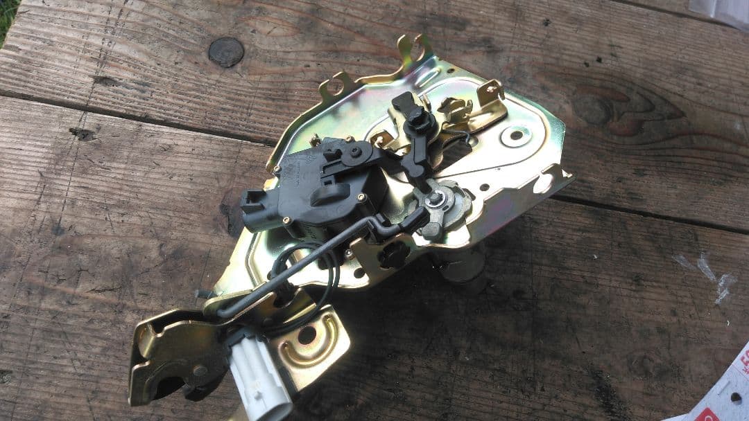 エスカレード　03 バルブ　アクチュエーター　6.0L