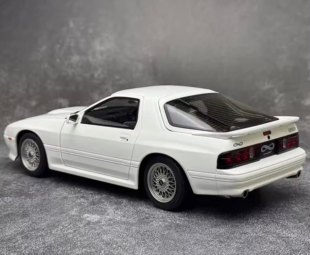 Mazda Savanna RX-7 FC3S 1/18スケールモデル
