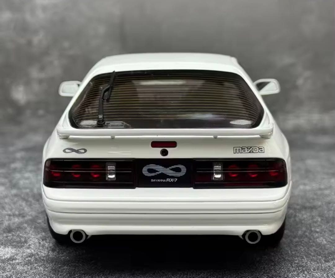 Mazda Savanna RX-7 FC3S 1/18スケールモデル