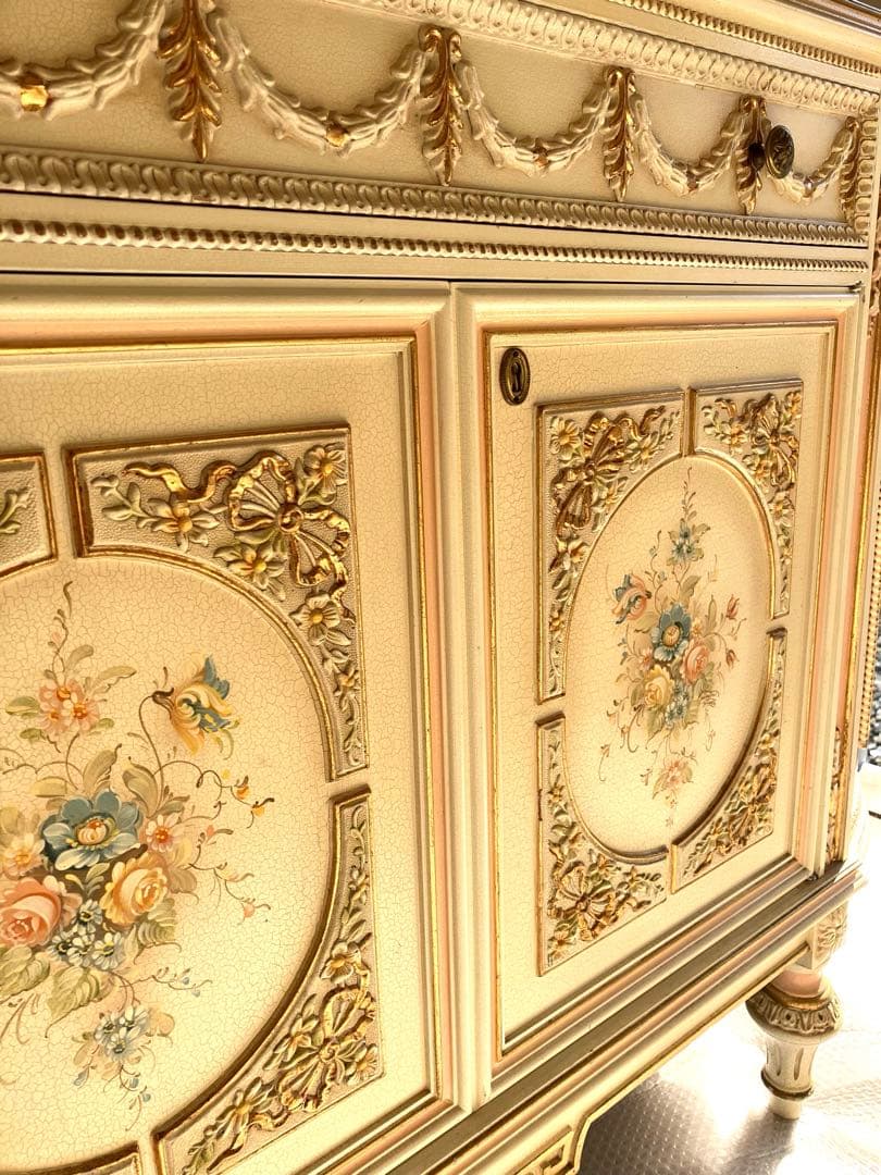 期間限定イタリア製　マリオ　コルチャゴ　サイドボード　中古　ロココ様式　希少