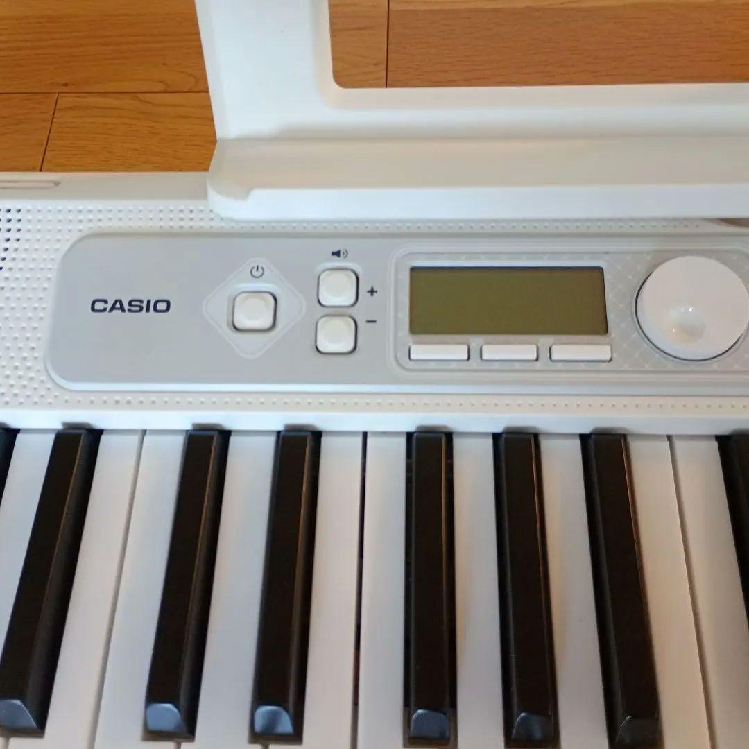 光ナビゲーションキーボード　CASIO LK-330　電子ピアノ