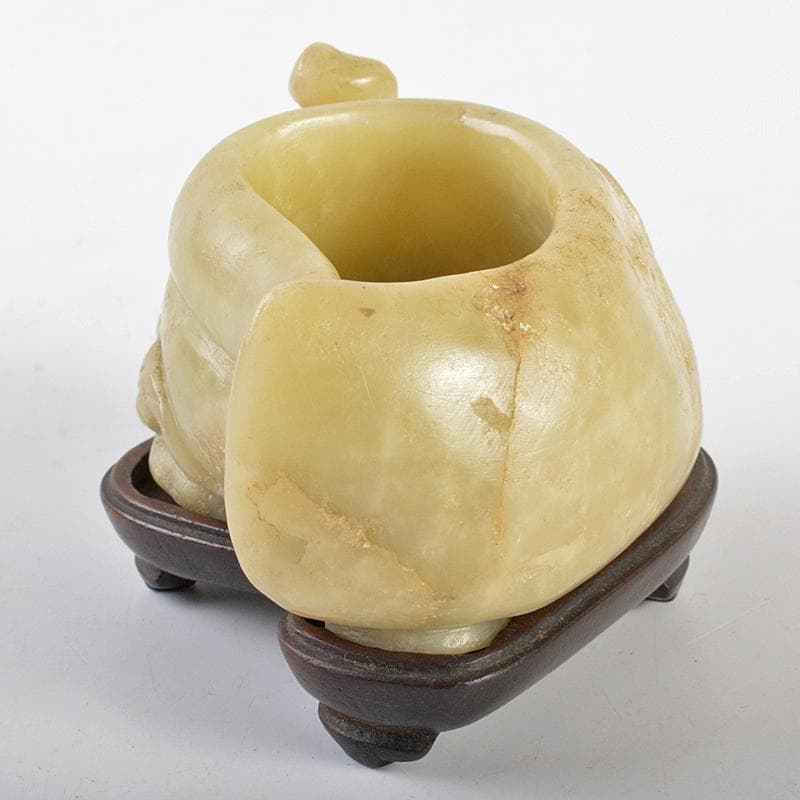 中国　玉石白玉彫刻　桃形　水孟　筆洗　唐木台・時代箱付　V　R7093