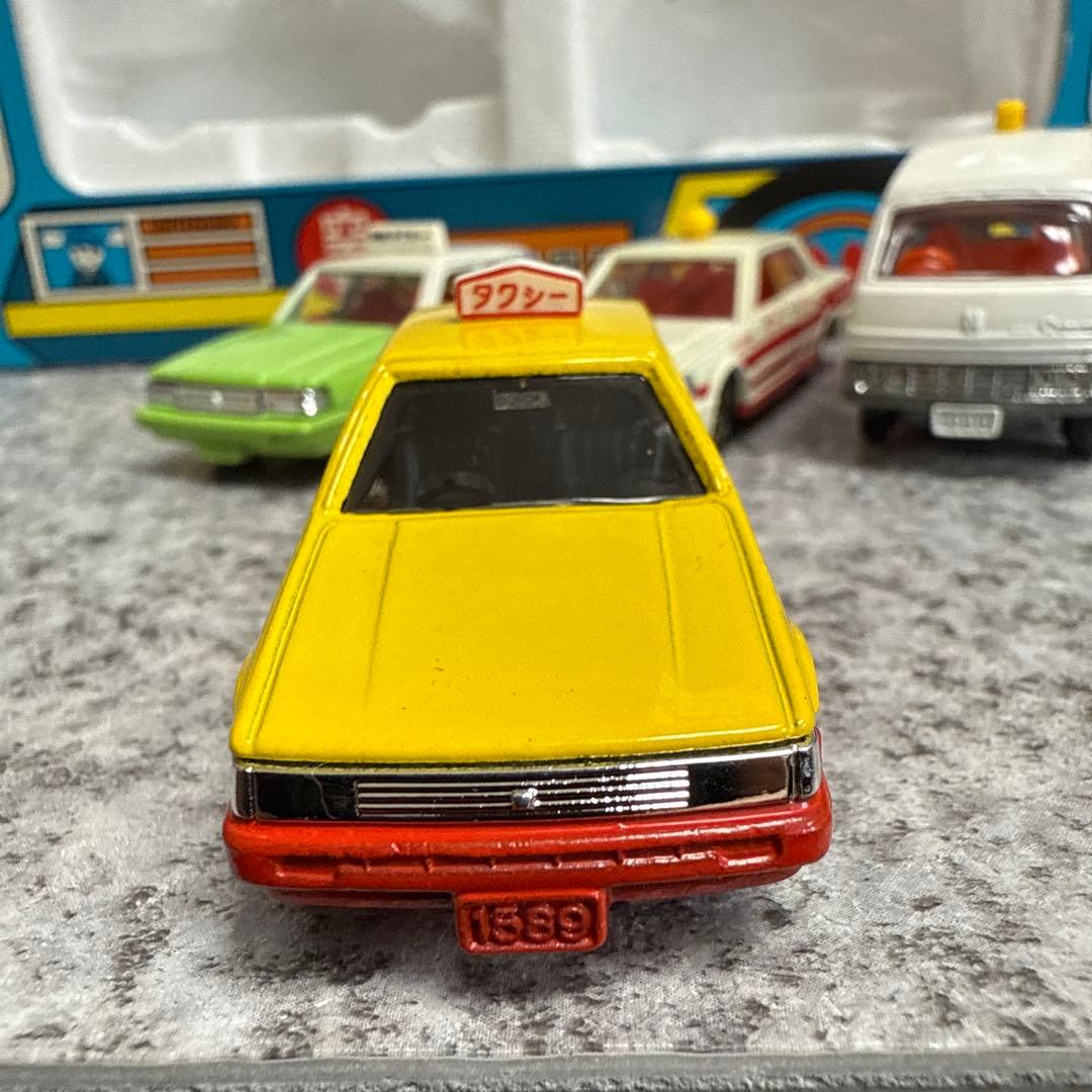 d*7様 トミカ　タクシーセット