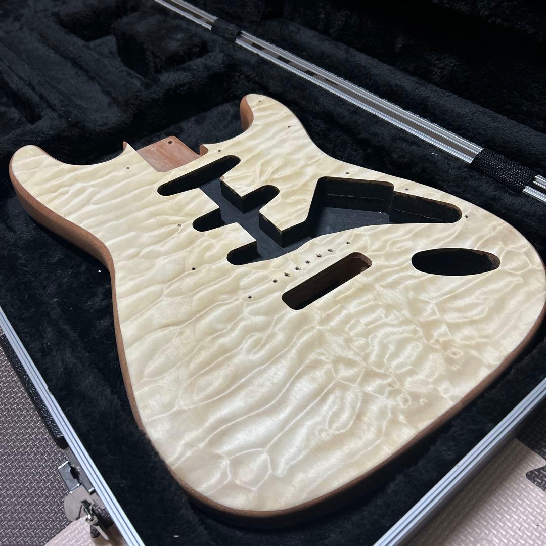 ストラトキャスター ボディ キルトメイプル オイル塗装済み