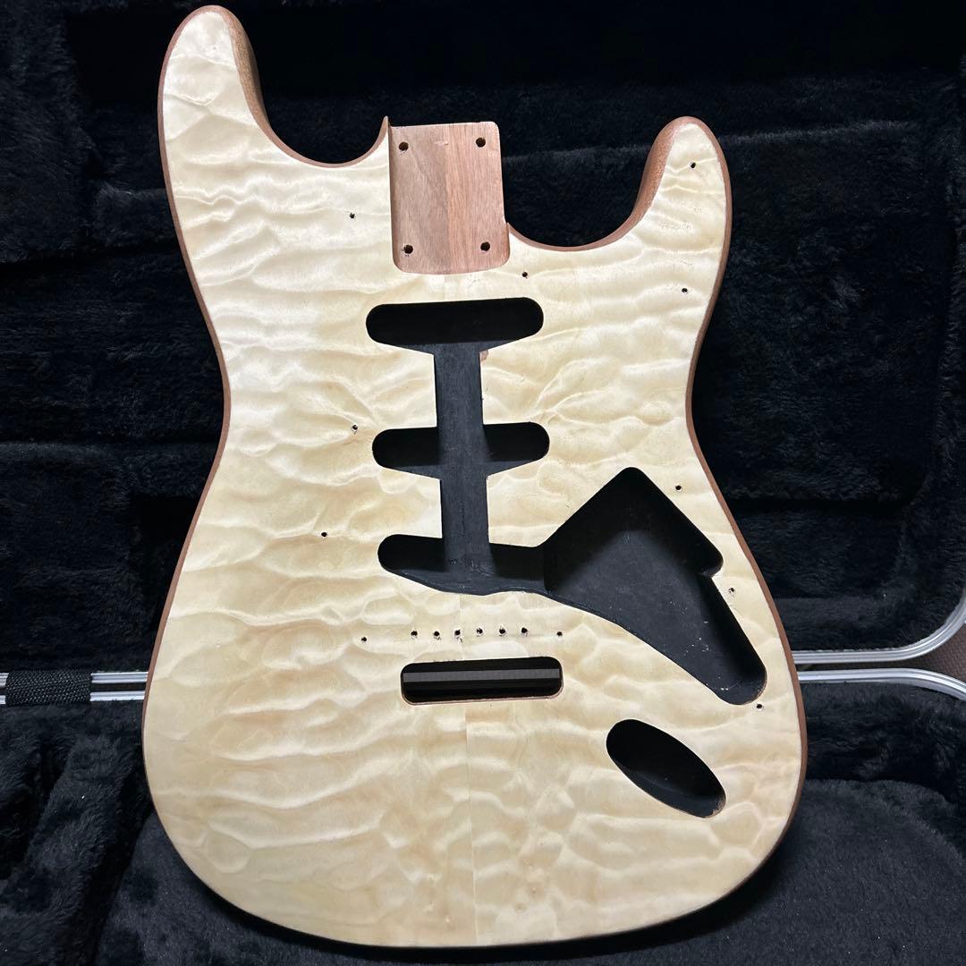 ストラトキャスター ボディ キルトメイプル オイル塗装済み