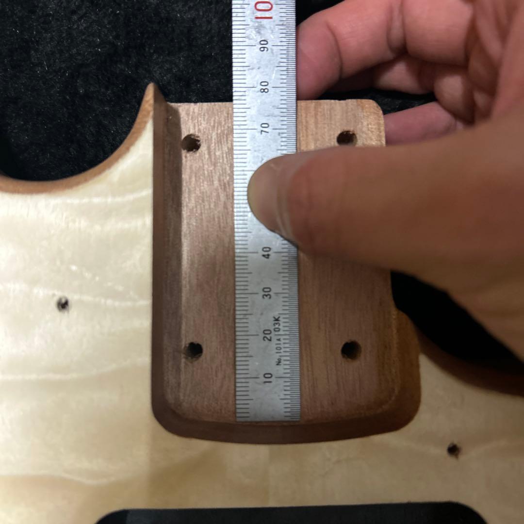 ストラトキャスター ボディ キルトメイプル オイル塗装済み