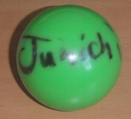 期間限定値下げ！岡田准一 直筆サインボール V6 ザ・ファブル主演