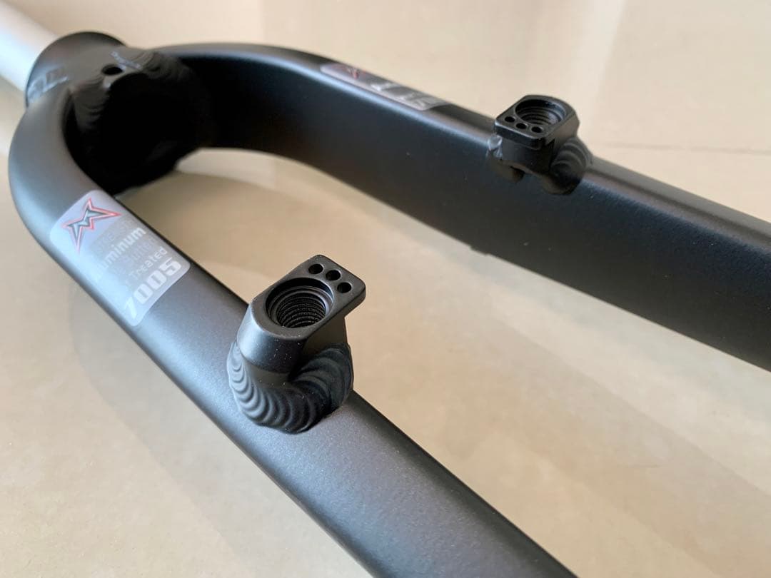 新品MOSSO FK-MD3 26インチ MTB向けアルミフロントフォーク　新品