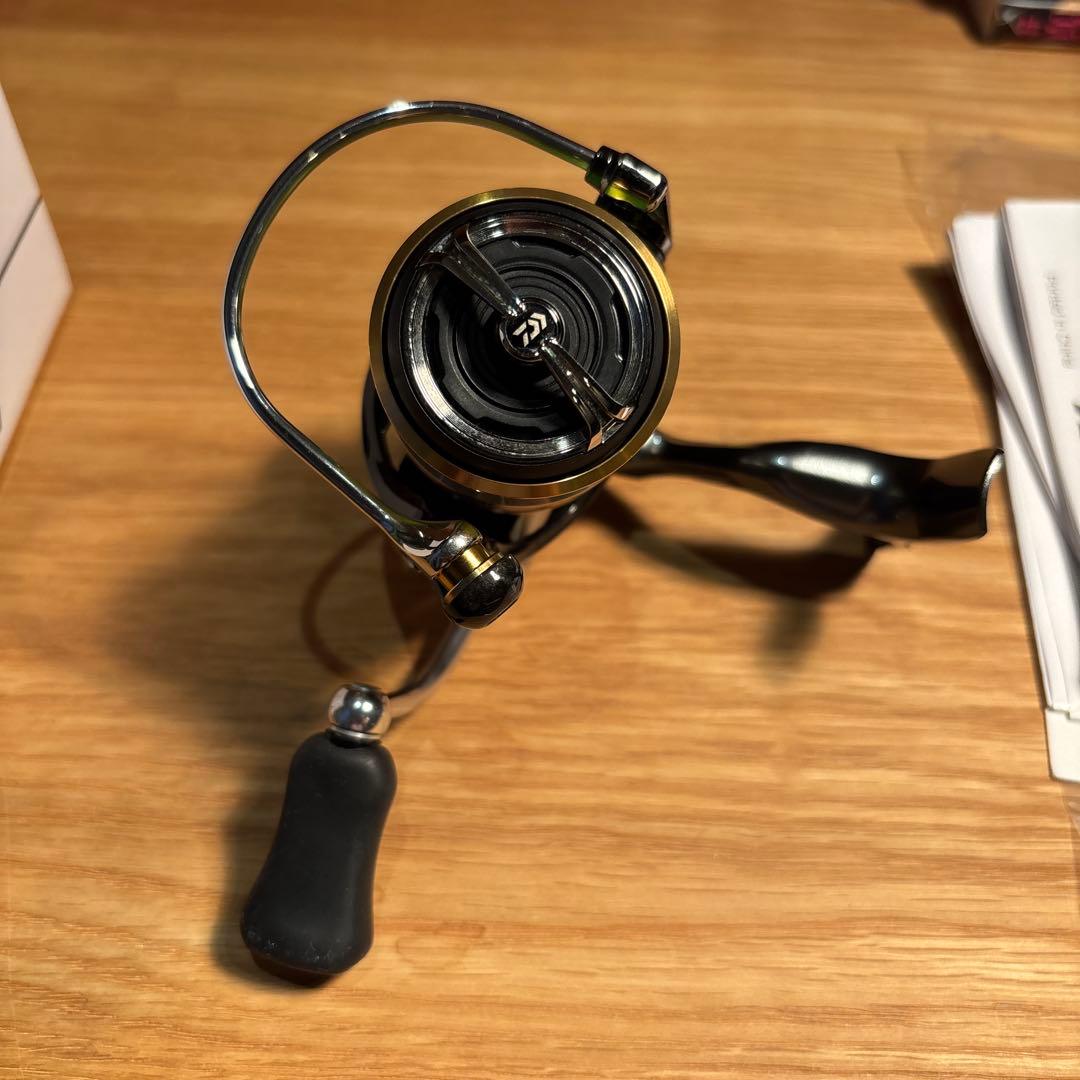 値下げ！DAIWA 20LUVIAS FC LT2000S スピニングリール